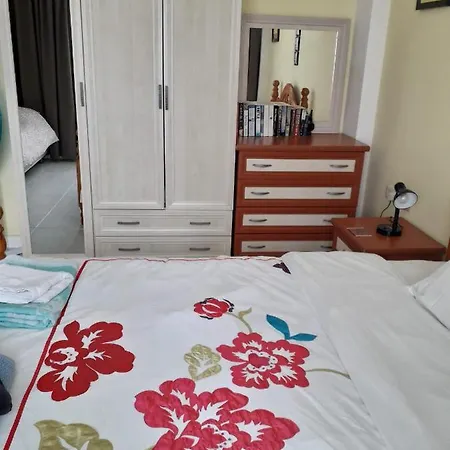 Large Airy Room With Extra Guest Bed Altinkum Didim Turkey Super Location 게스트하우스 *